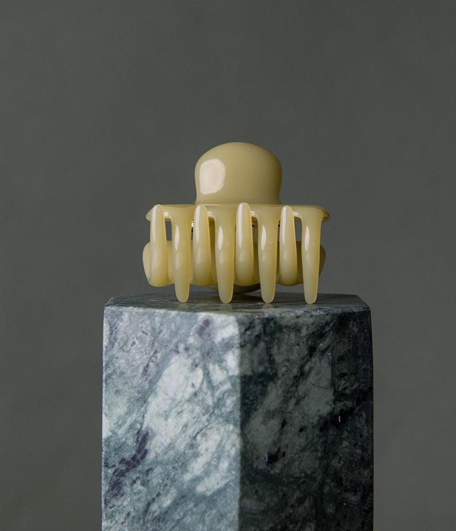 No. 2 Claw Clip In Avocado bio-acetate go-to essentials undo hair claw big sale designer tortoise shell hair claw clip mid-size accessory versatile for styling half-ups or full twists effortlessly. 