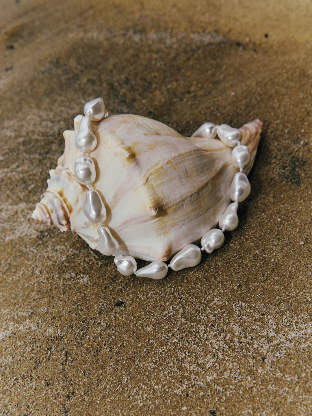 Chloe Baroque Holographic Pearl Wilma Pearl Necklace - bowsatelier