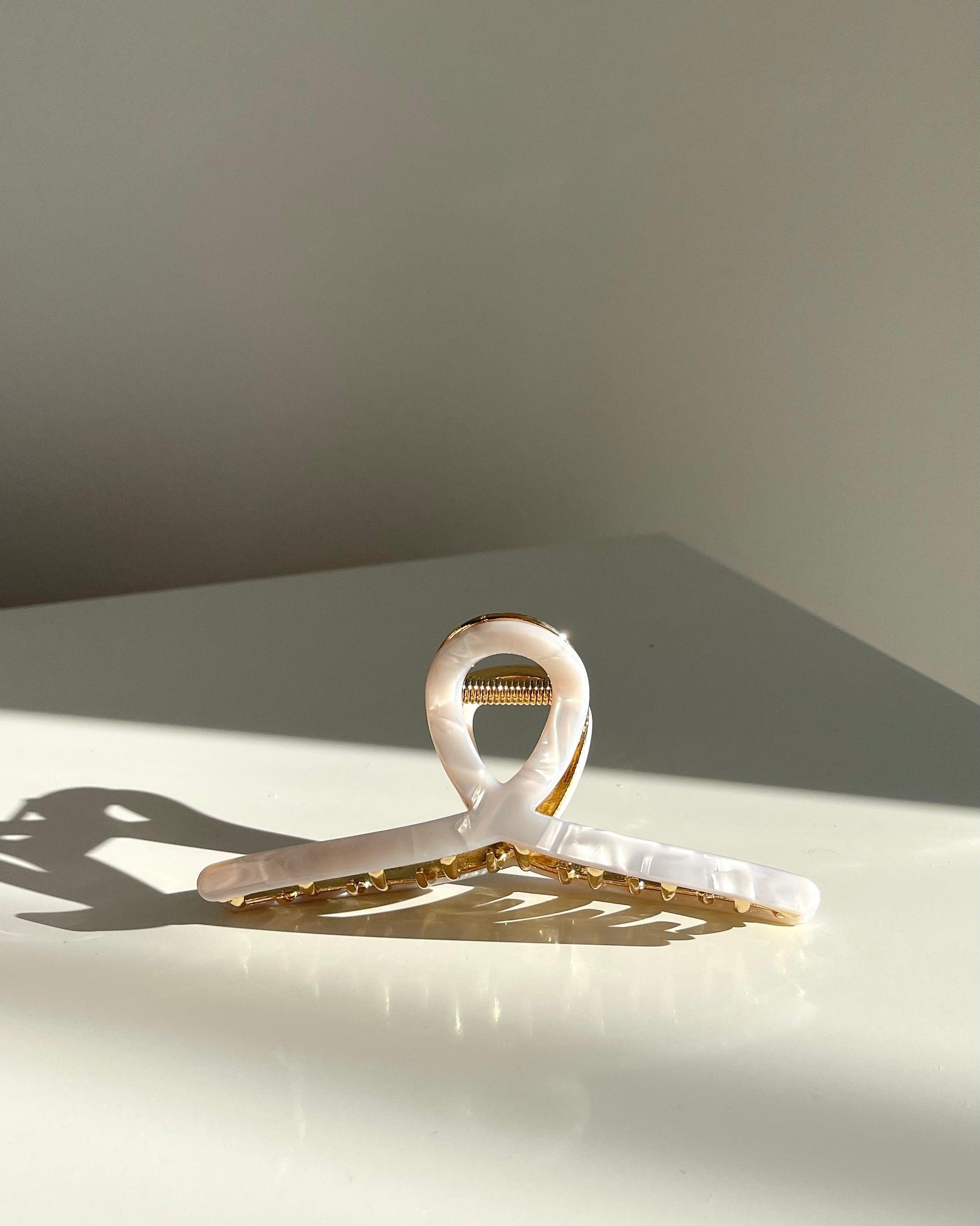 bio-acetate extra large emijay large octopus big sale designer tortoise shell hair claw clip durable pink butterfly flat online wholesale hair pin hair accessories french barrettes for thick hair styles women. 