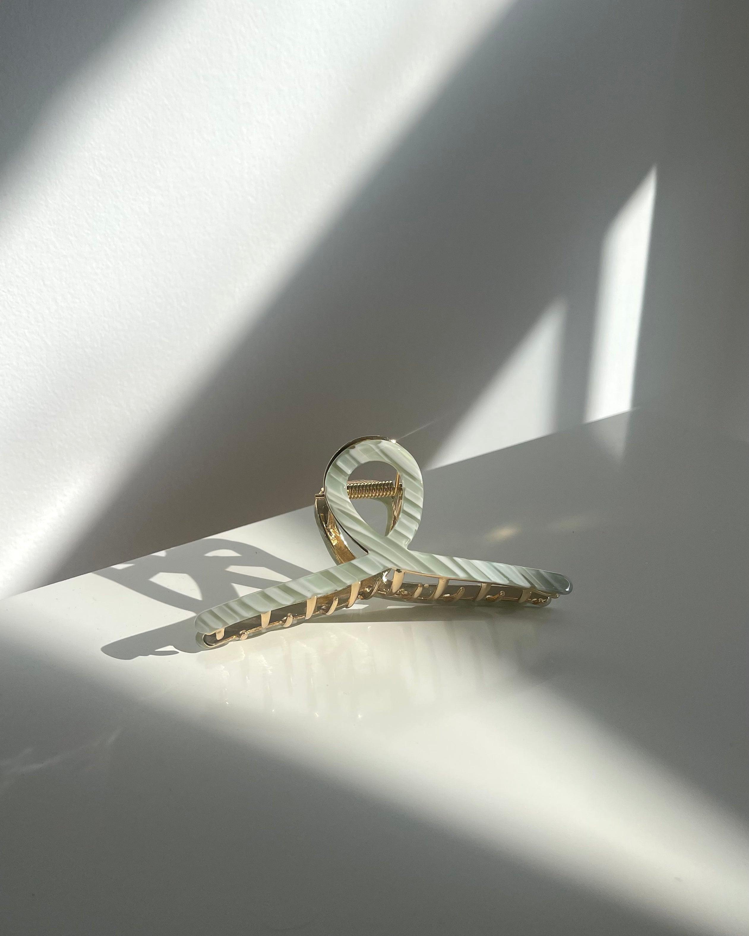 bio-acetate extra large octopus big sale designer tortoise shell hair claw clip durable pink butterfly flat online wholesale hair pin hair accessories french barrettes for thick hair styles women. 