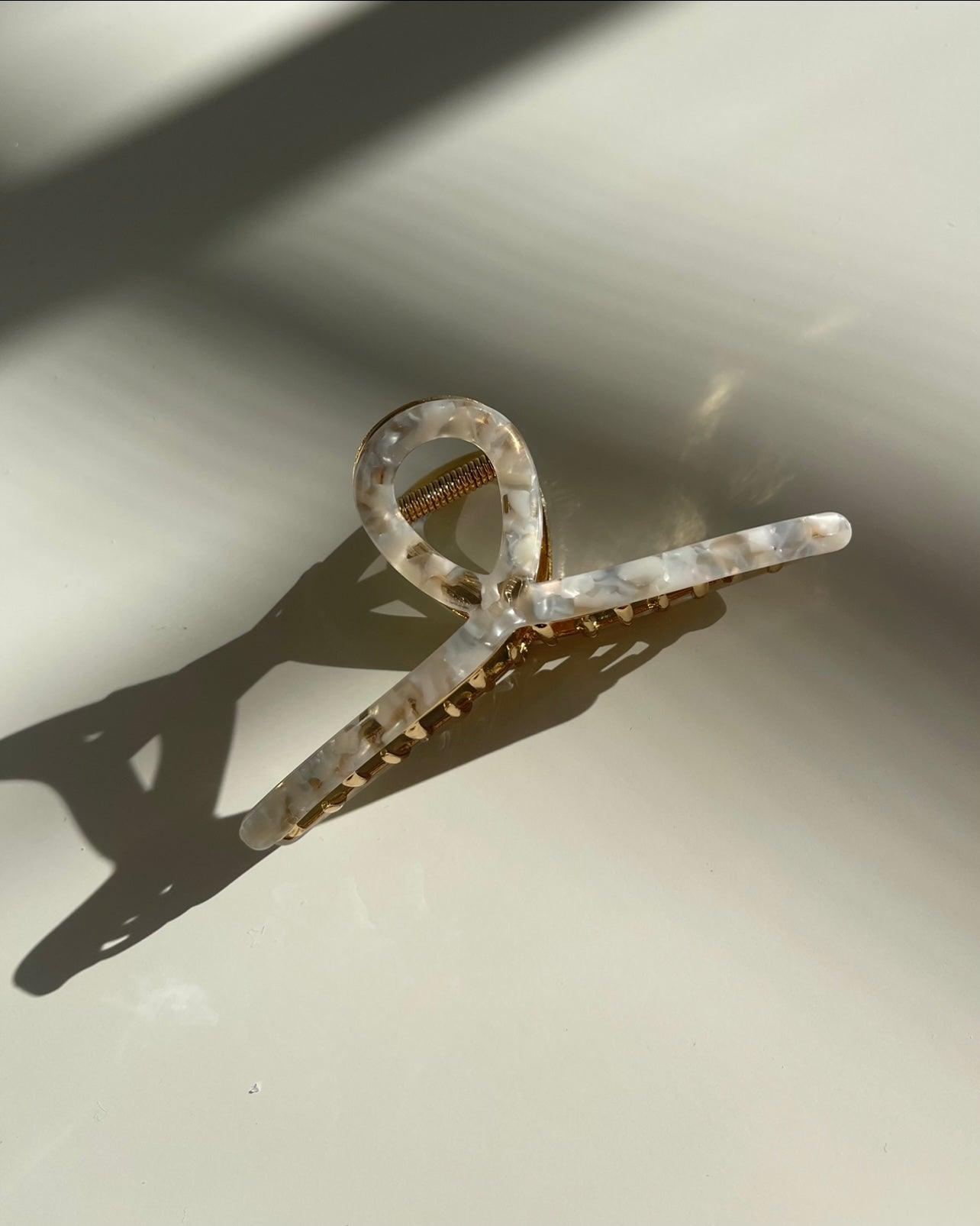 bio-acetate extra large octopus big sale designer tortoise shell hair claw clip durable pink butterfly flat online wholesale hair pin hair accessories french barrettes for thick hair styles women. 