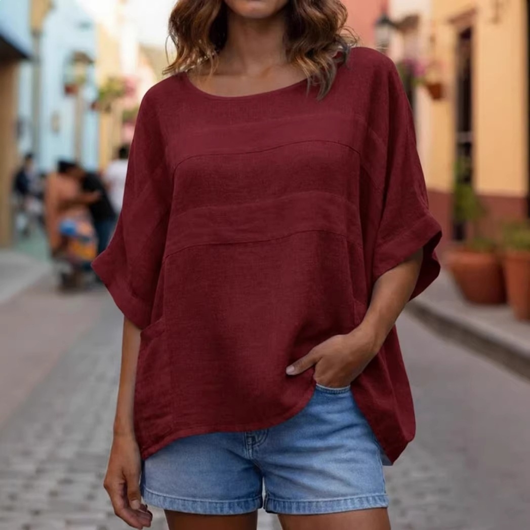 Casual, loose women's top with round neck and three-quarter sleeves