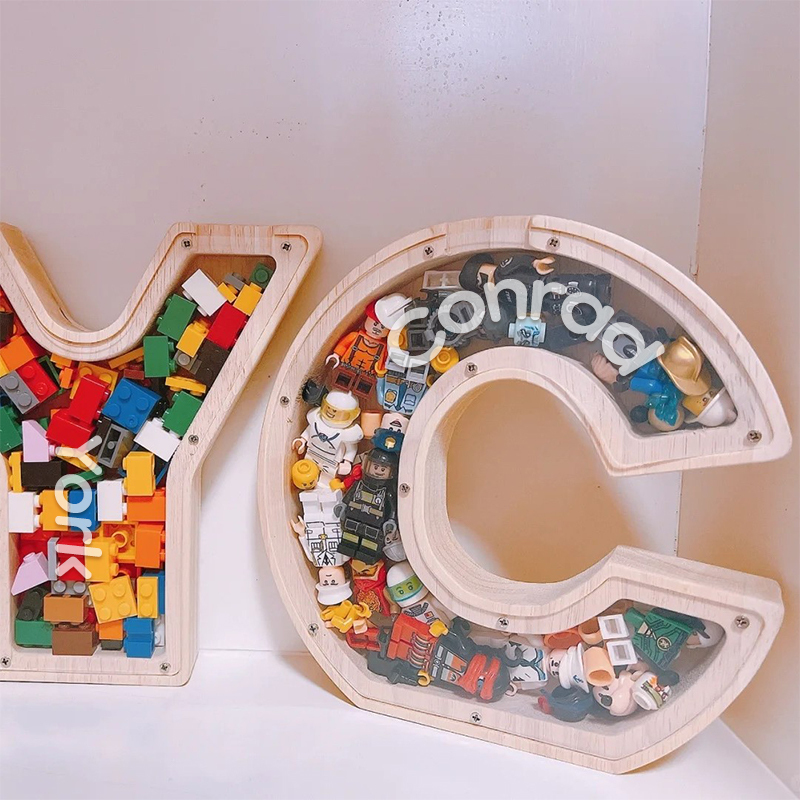 Hucha personalizada con letras y almacenamiento para manualidades: diseño dual de madera y acrílico