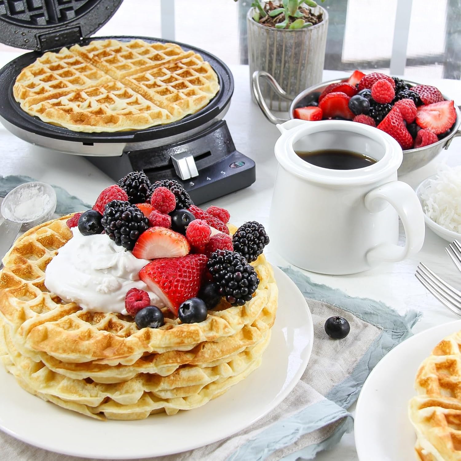 Round Waffle Maker with Adjustable Browning Control & Non-Stick Plates