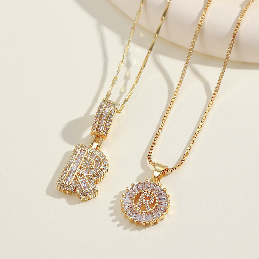 💎 2 бр. колиета с диаманти и инициали – Искрящ блясък и стил, които ще придадат уникален акцент на всяка визия ✨💖 Перфектен избор за специални моменти и подаръци 🎁📦