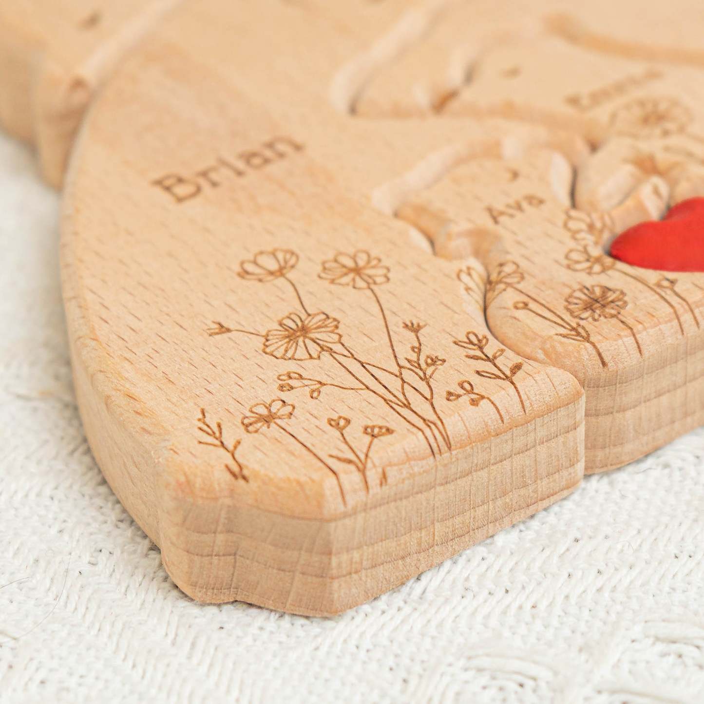 Rodinka objímajúcich medveďov - kvetinová verzia - personalizované drevené puzzle s rodinou medveďov