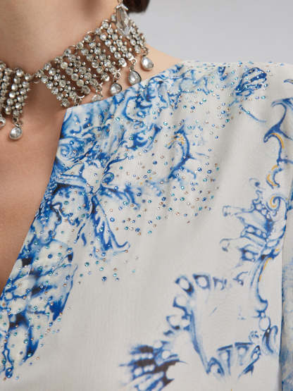 Копринена италианска рокля с V-образно деколте и флорален принт