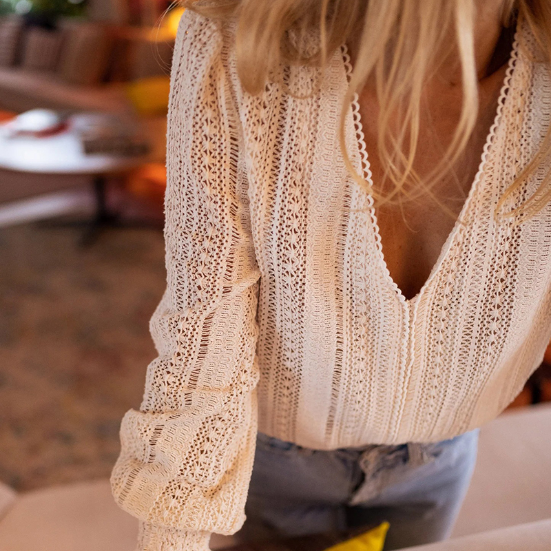 Women's Retro Lace Cotton And Linen Mid-length Sleeves V-neck Top-elviree