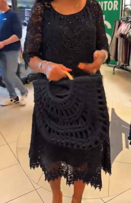 🔥 Oferta specjalna! Tylko teraz rabat 48% na tę wyjątkową sukienkę!✨ Sukienka midi z koronkowymi wstawkami i 3/4 rękawami