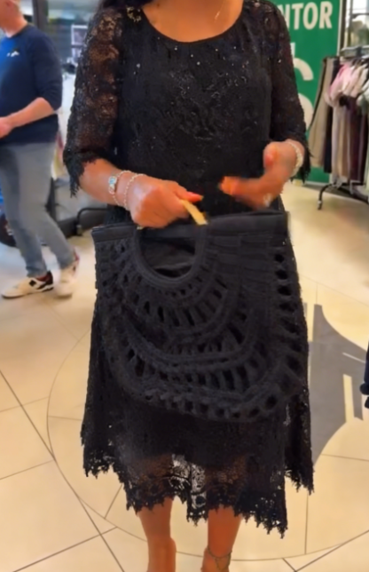 🔥 Oferta specjalna! Tylko teraz rabat 48% na tę wyjątkową sukienkę!✨ Sukienka midi z koronkowymi wstawkami i 3/4 rękawami