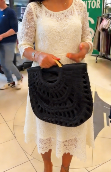 🔥 Oferta specjalna! Tylko teraz rabat 48% na tę wyjątkową sukienkę!✨ Sukienka midi z koronkowymi wstawkami i 3/4 rękawami