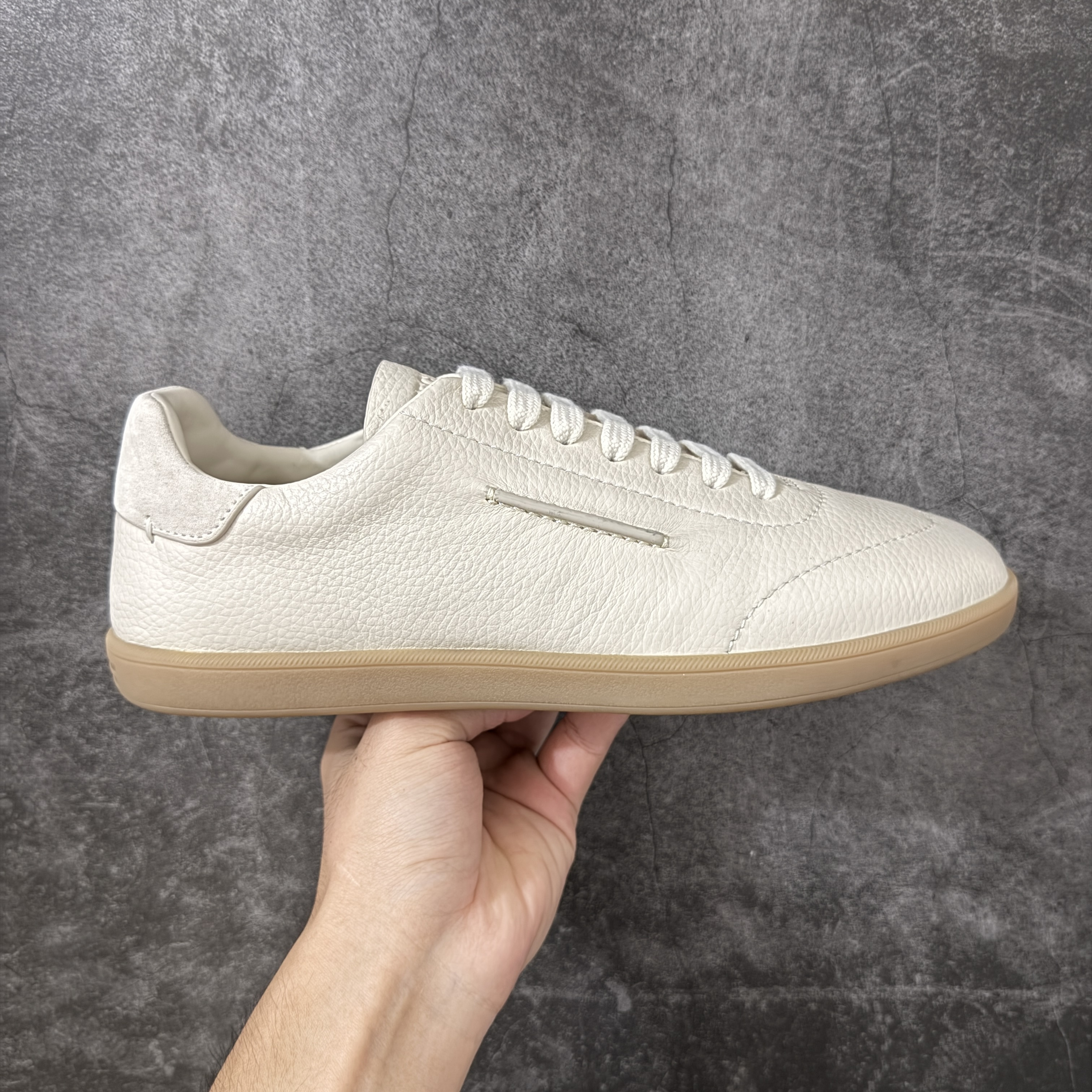 杰尼亚Zegna SS26 232  "Old Money" style low-top German Army Trainers (GATs) / casual sneakers. 荔枝纹皮 LHCVN-S8219Z-PAN