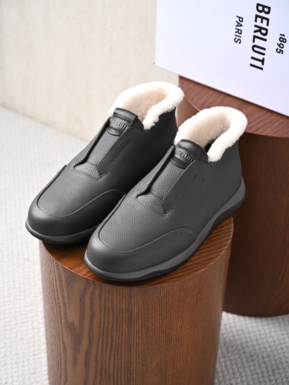 Berluti Mocassini da Uomo di Lusso in Pelle Scamosciata con Fodera in Montone-BL2533M-C0
