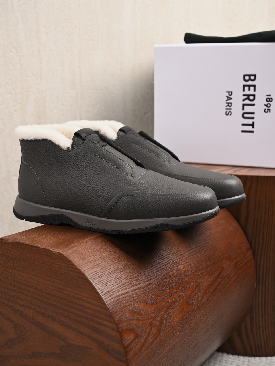 Berluti Mocassini da Uomo di Lusso in Pelle Scamosciata con Fodera in Montone-BL2533M-C0