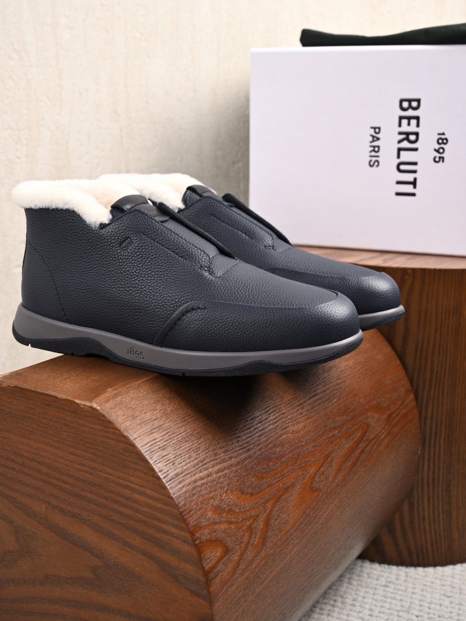 Berluti Mocassini da Uomo di Lusso in Pelle Scamosciata con Fodera in Montone-BL2533M-C0