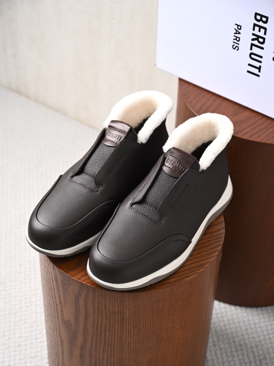 Berluti Mocassini da Uomo di Lusso in Pelle Scamosciata con Fodera in Montone-BL2533M-C0