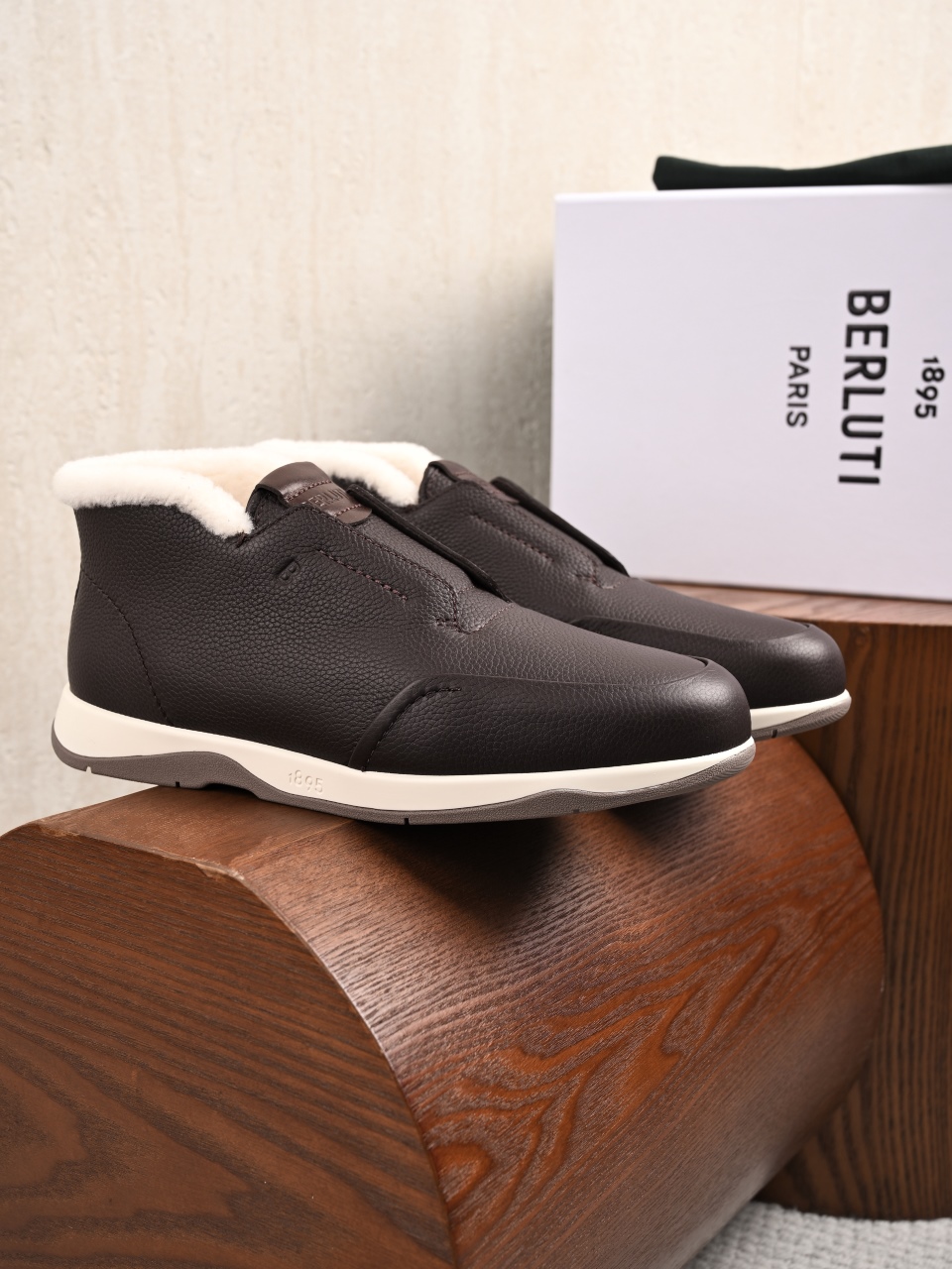 Berluti Mocassini da Uomo di Lusso in Pelle Scamosciata con Fodera in Montone-BL2533M-C0