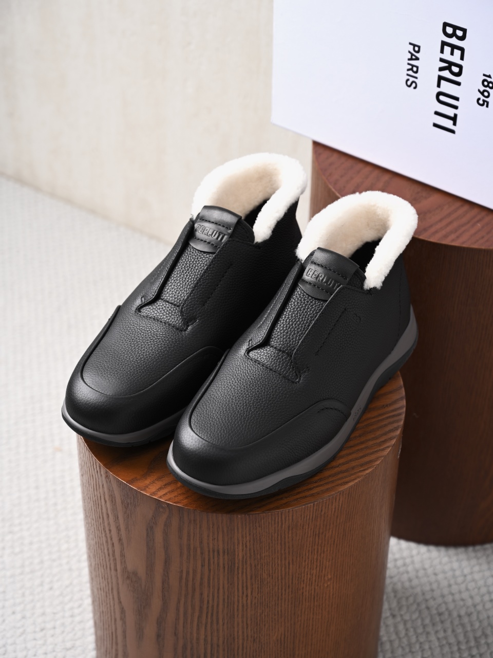 Berluti Mocassini da Uomo di Lusso in Pelle Scamosciata con Fodera in Montone-BL2533M-C0