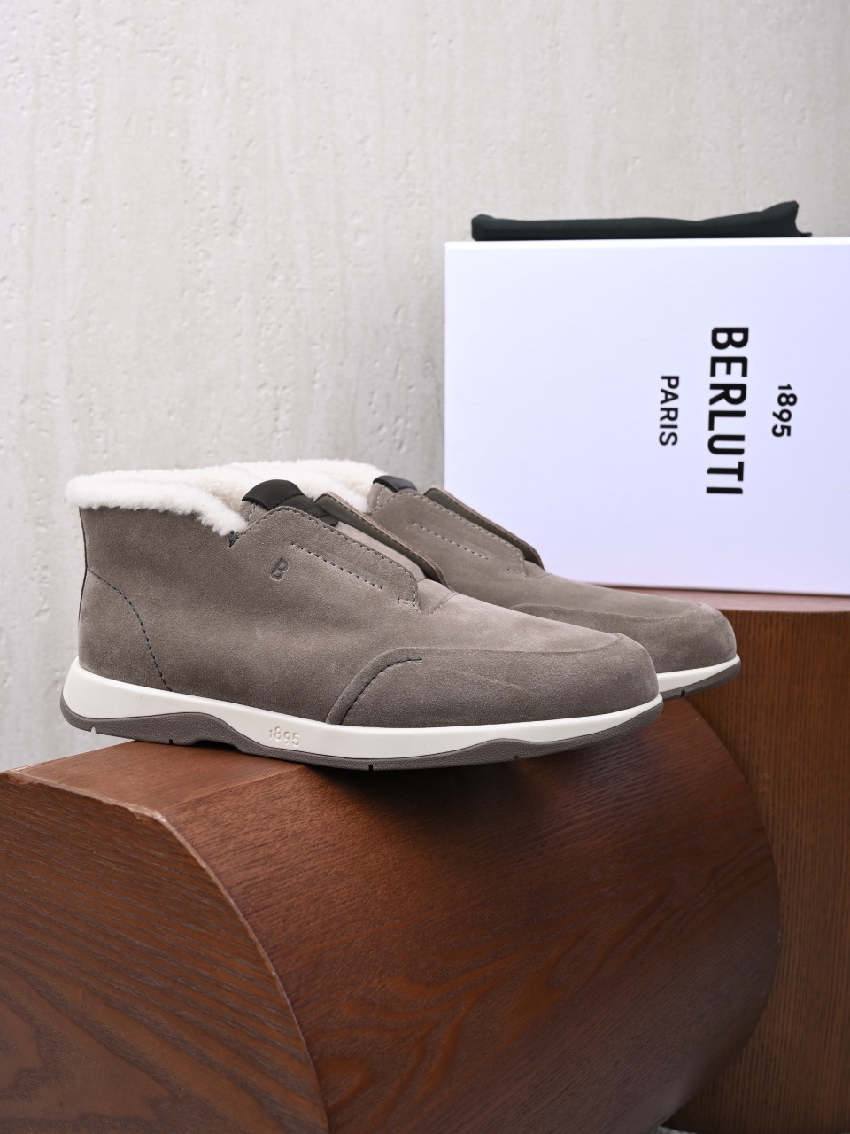 Berluti Mocassini da Uomo di Lusso in Pelle Scamosciata con Fodera in Montone-BL2533M-C0
