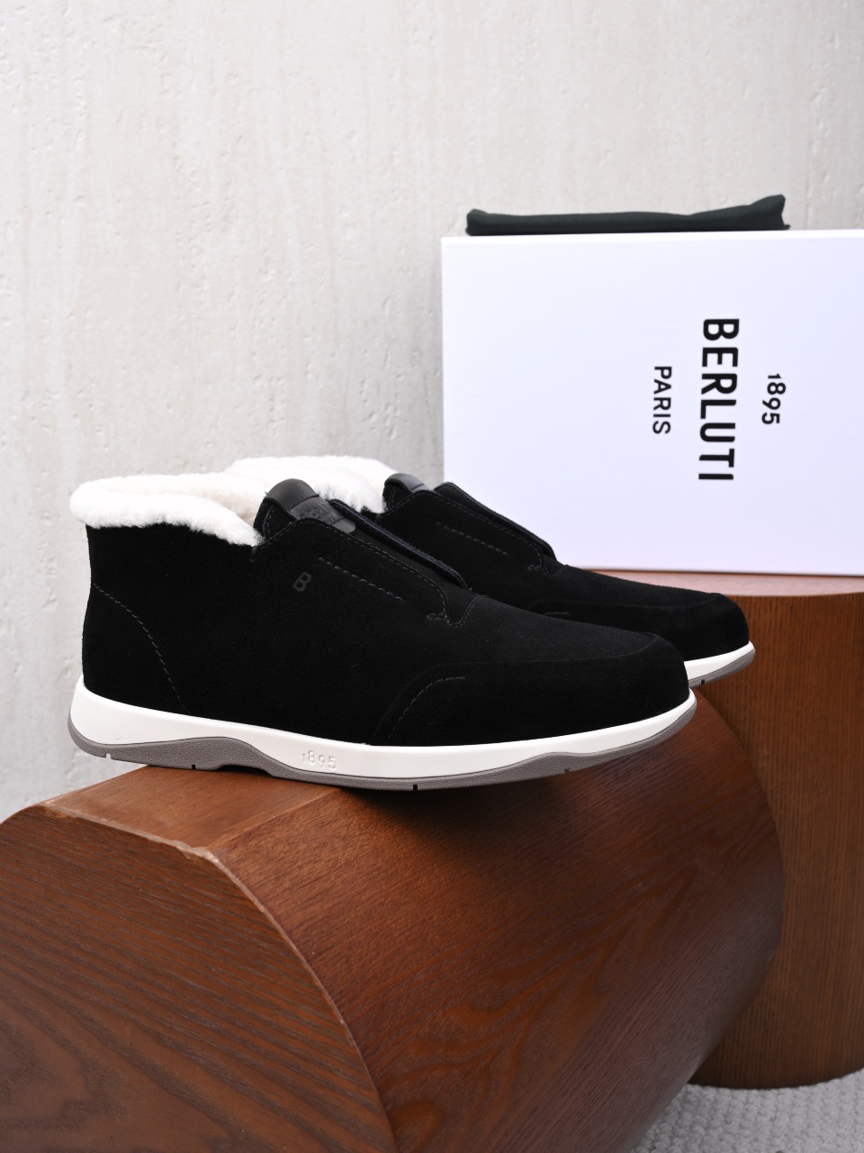 Berluti Mocassini da Uomo di Lusso in Pelle Scamosciata con Fodera in Montone-BL2533M-C0