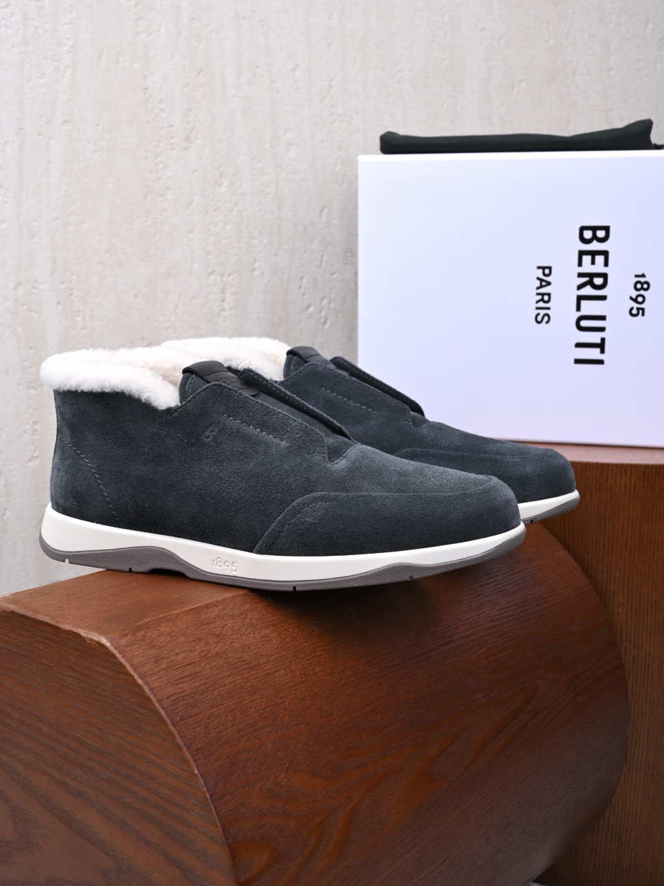 Berluti Mocassini da Uomo di Lusso in Pelle Scamosciata con Fodera in Montone-BL2533M-C0