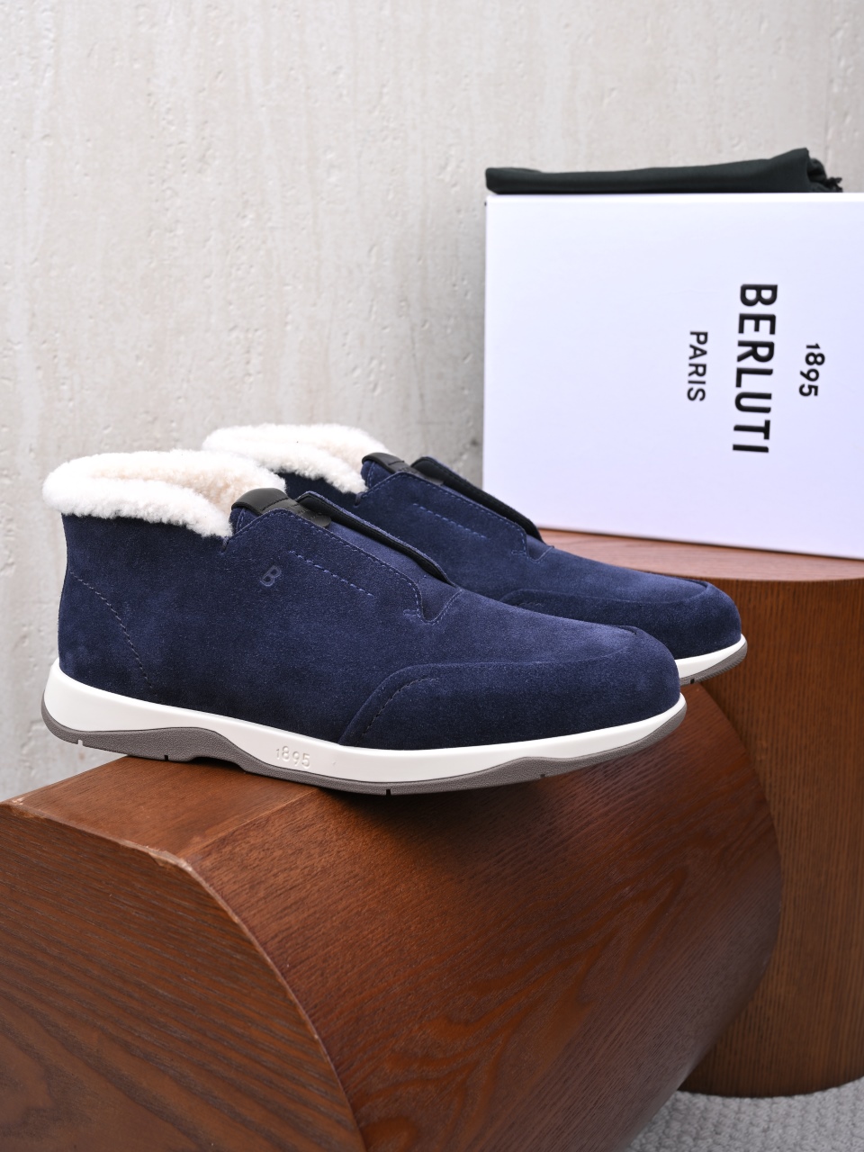 Berluti Mocassini da Uomo di Lusso in Pelle Scamosciata con Fodera in Montone-BL2533M-C0