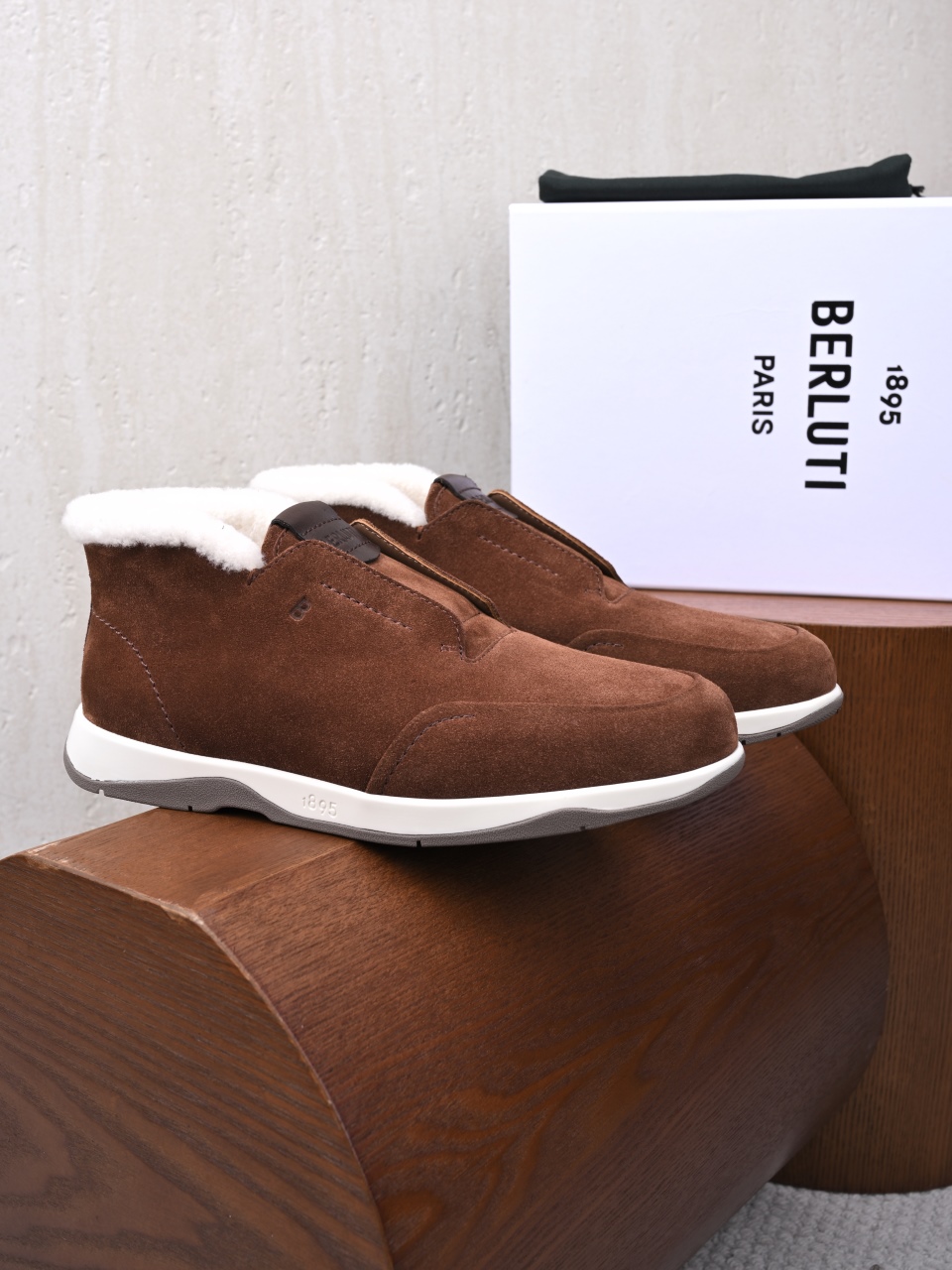 Berluti Mocassini da Uomo di Lusso in Pelle Scamosciata con Fodera in Montone-BL2533M-C0