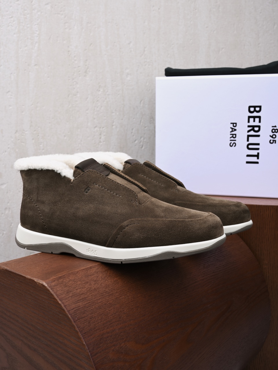 Berluti Mocassini da Uomo di Lusso in Pelle Scamosciata con Fodera in Montone-BL2533M-C0