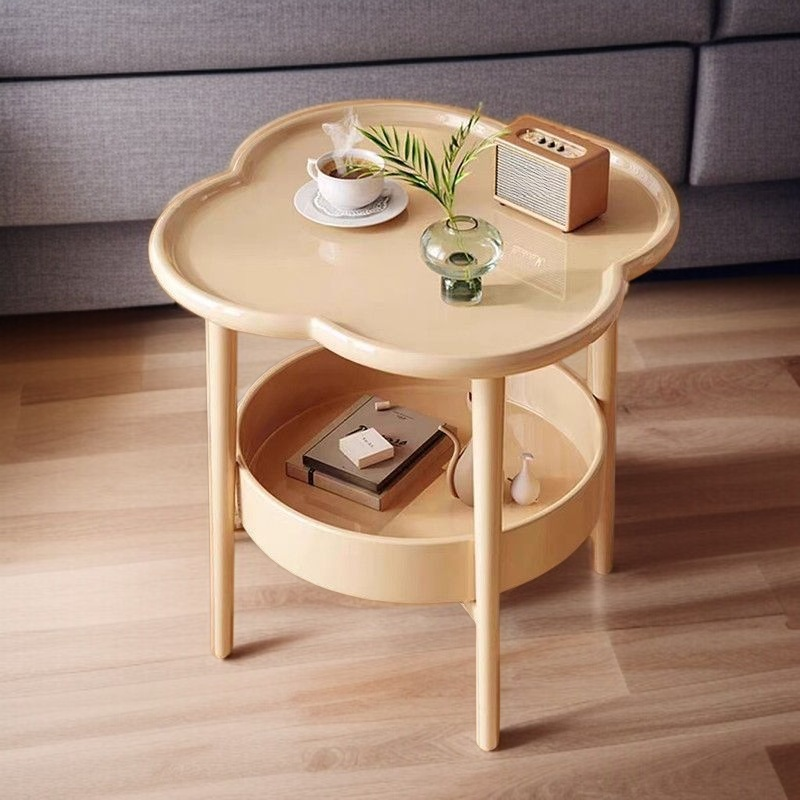 Kreativer Beistelltisch Organizer im modernen Schlafzimmer