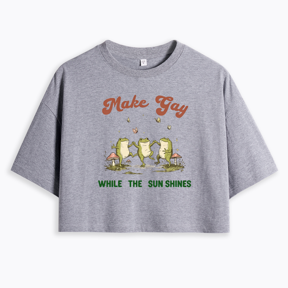Tap Water Buddies Frog Cropped T-Shirt