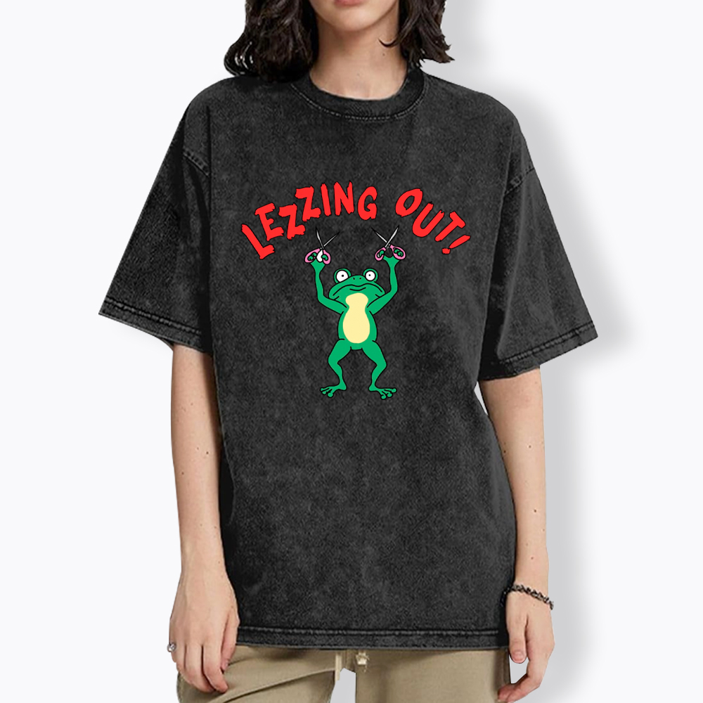Lezzing Out Funny Frog Washed T-Shirt