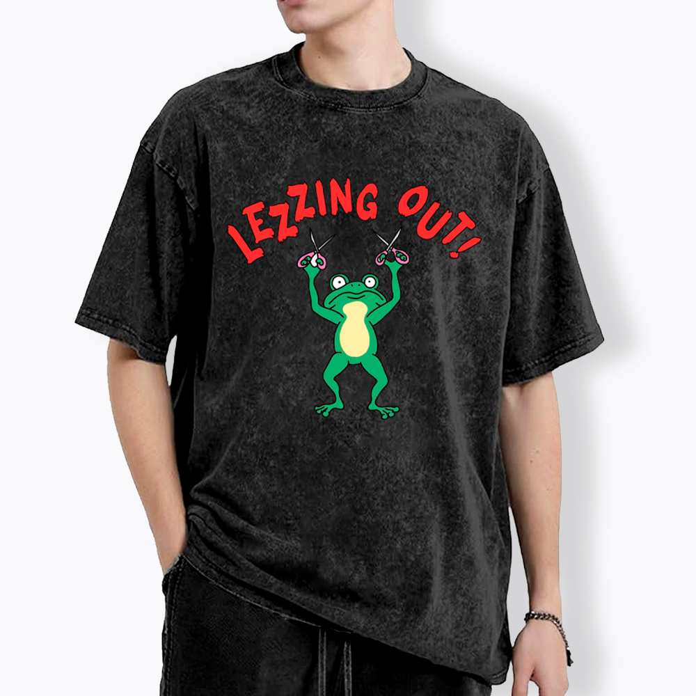 Lezzing Out Funny Frog Washed T-Shirt