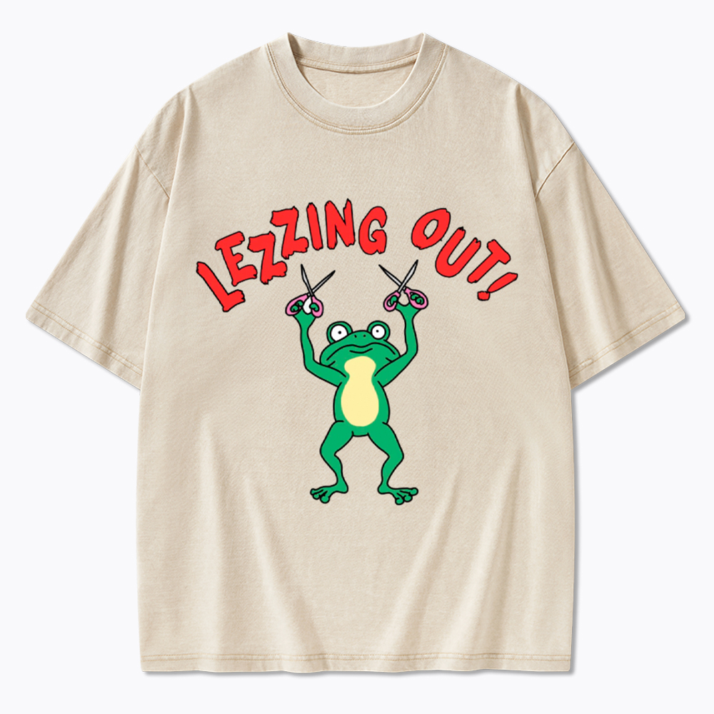 Lezzing Out Funny Frog Washed T-Shirt