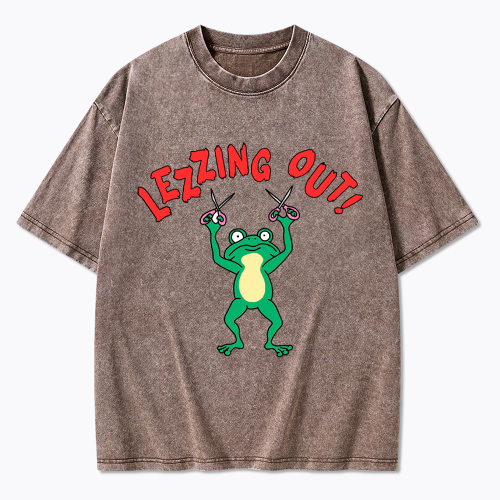 Lezzing Out Funny Frog Washed T-Shirt