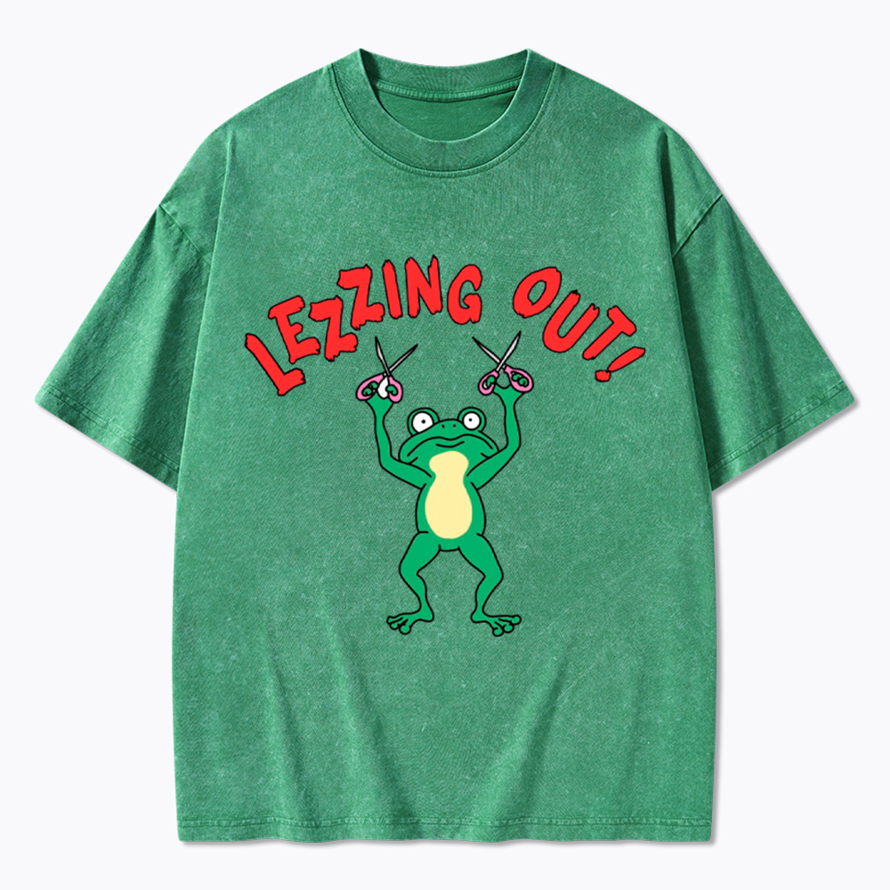 Lezzing Out Funny Frog Washed T-Shirt
