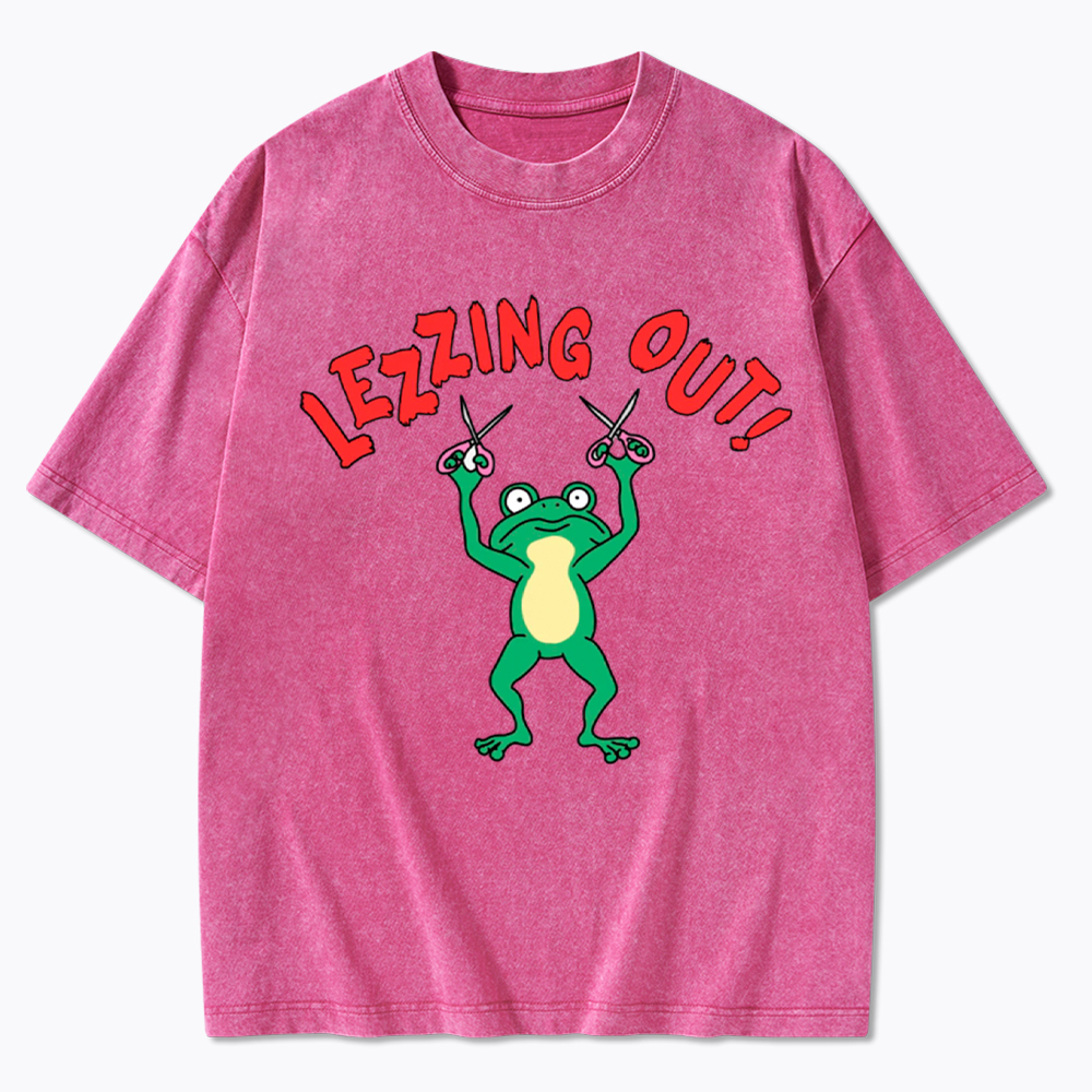 Lezzing Out Funny Frog Washed T-Shirt