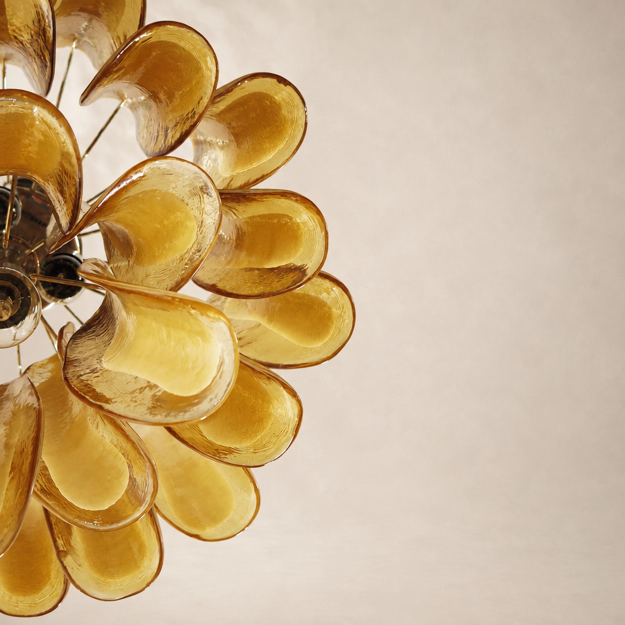 Murenza Chandelier – 26 petals – Amber
