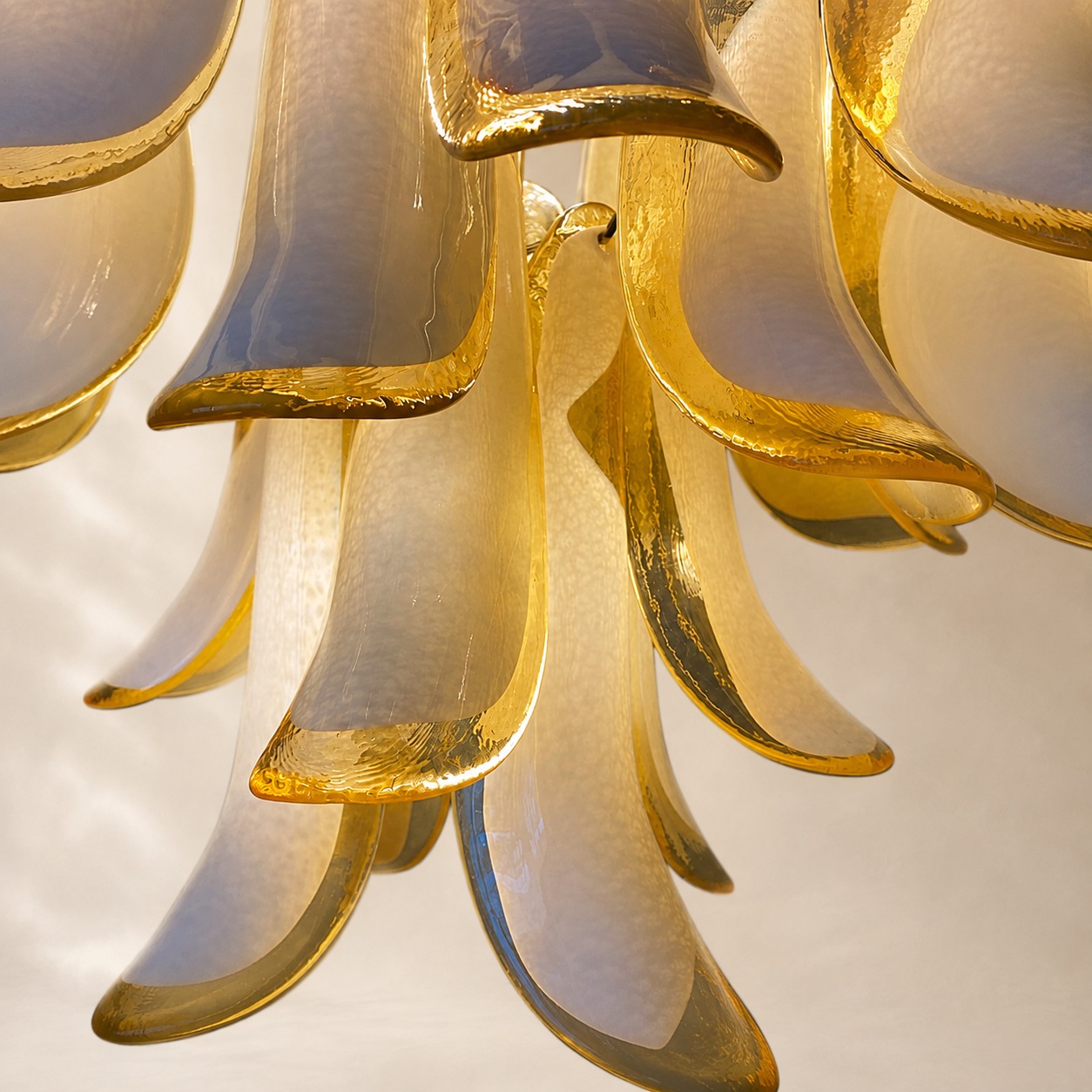 Murenza Chandelier – 26 petals – Amber