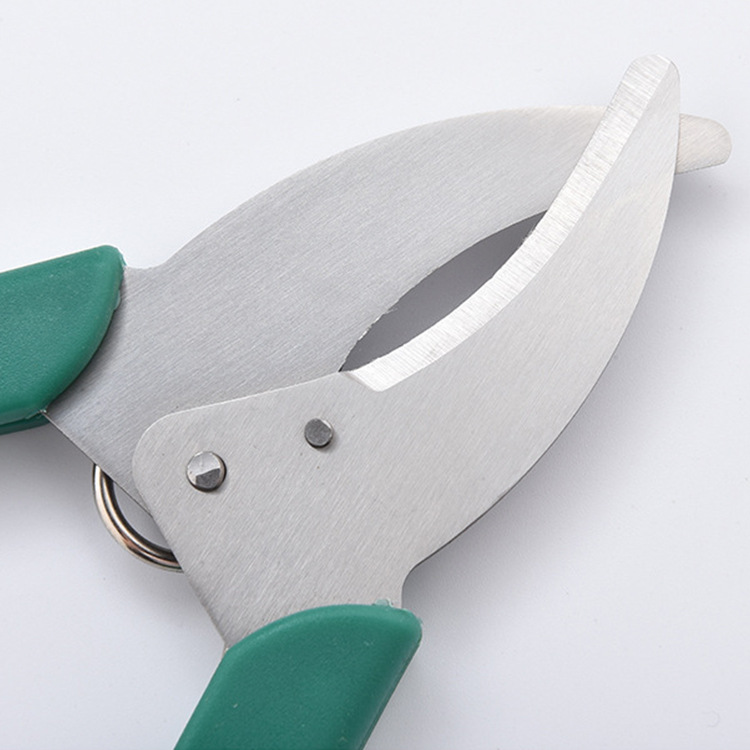 Multifunctional gardening shears