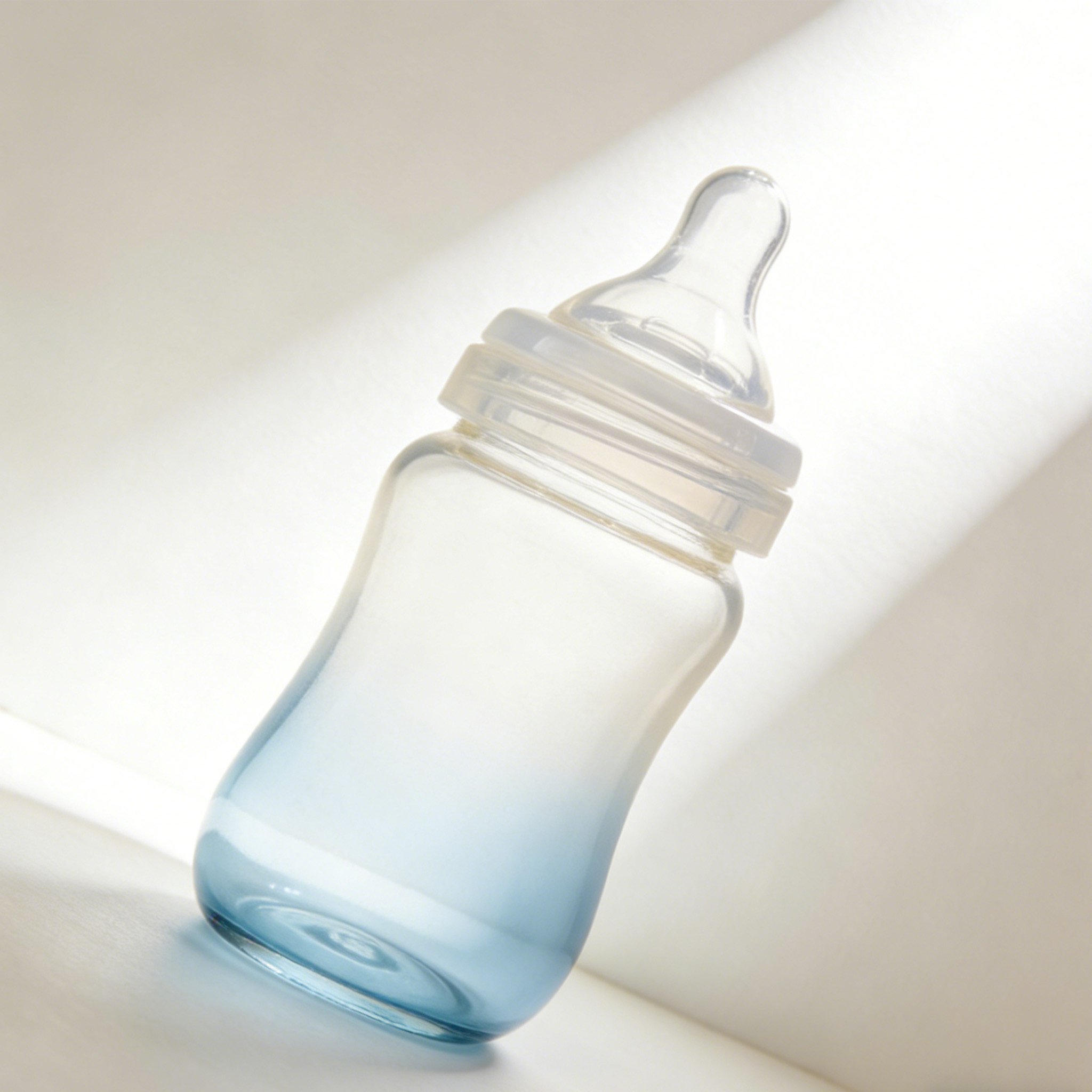 Easy to clean baby feeding bottles set