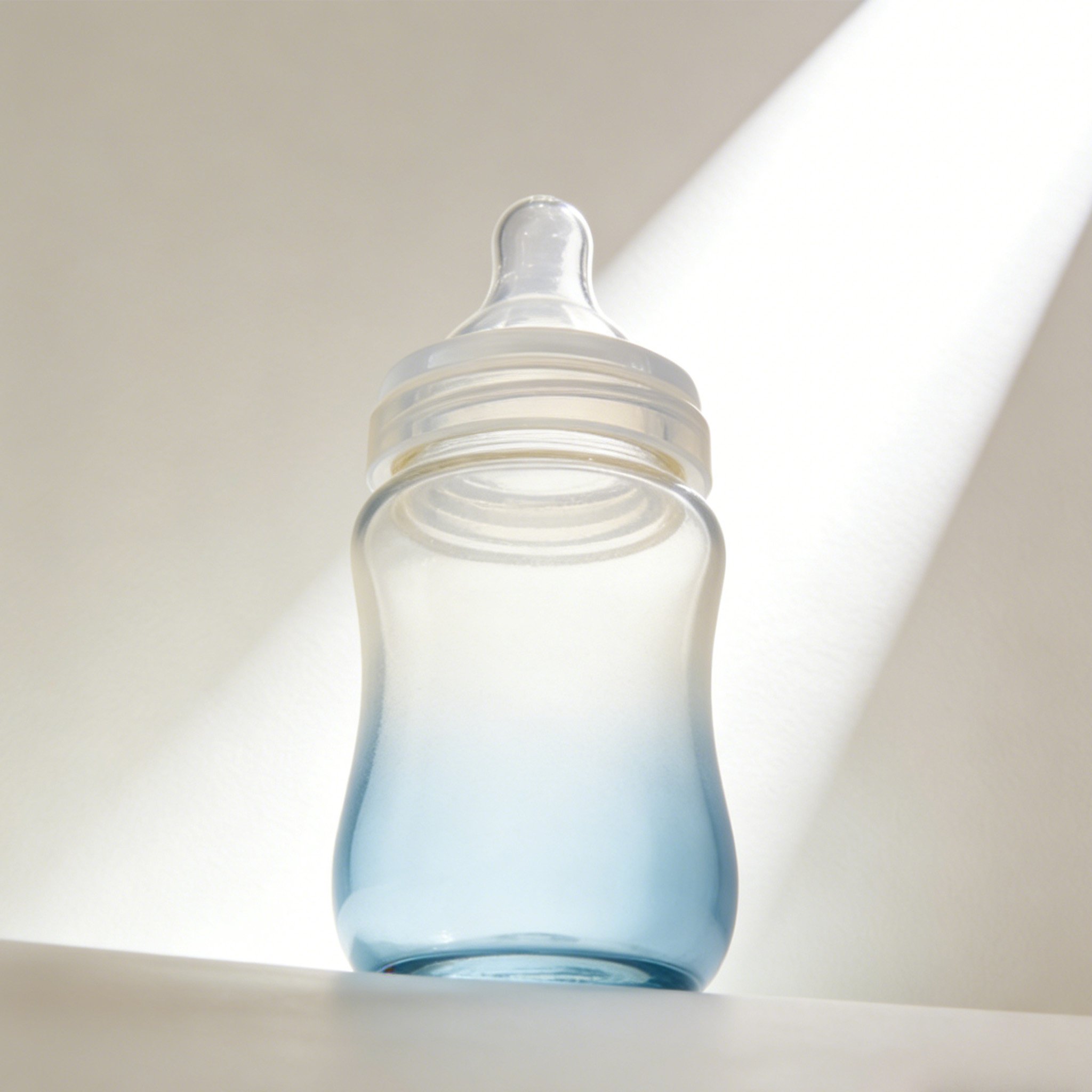 Safe BPA-free baby bottles for newborns