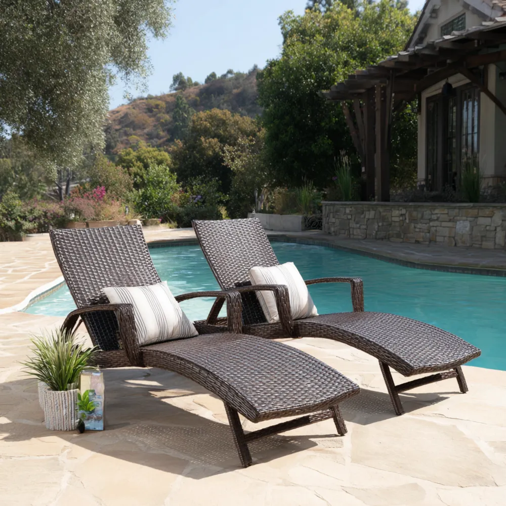 Lettino prendisole in rattan 195x65x35 cm con braccioli - Marrone