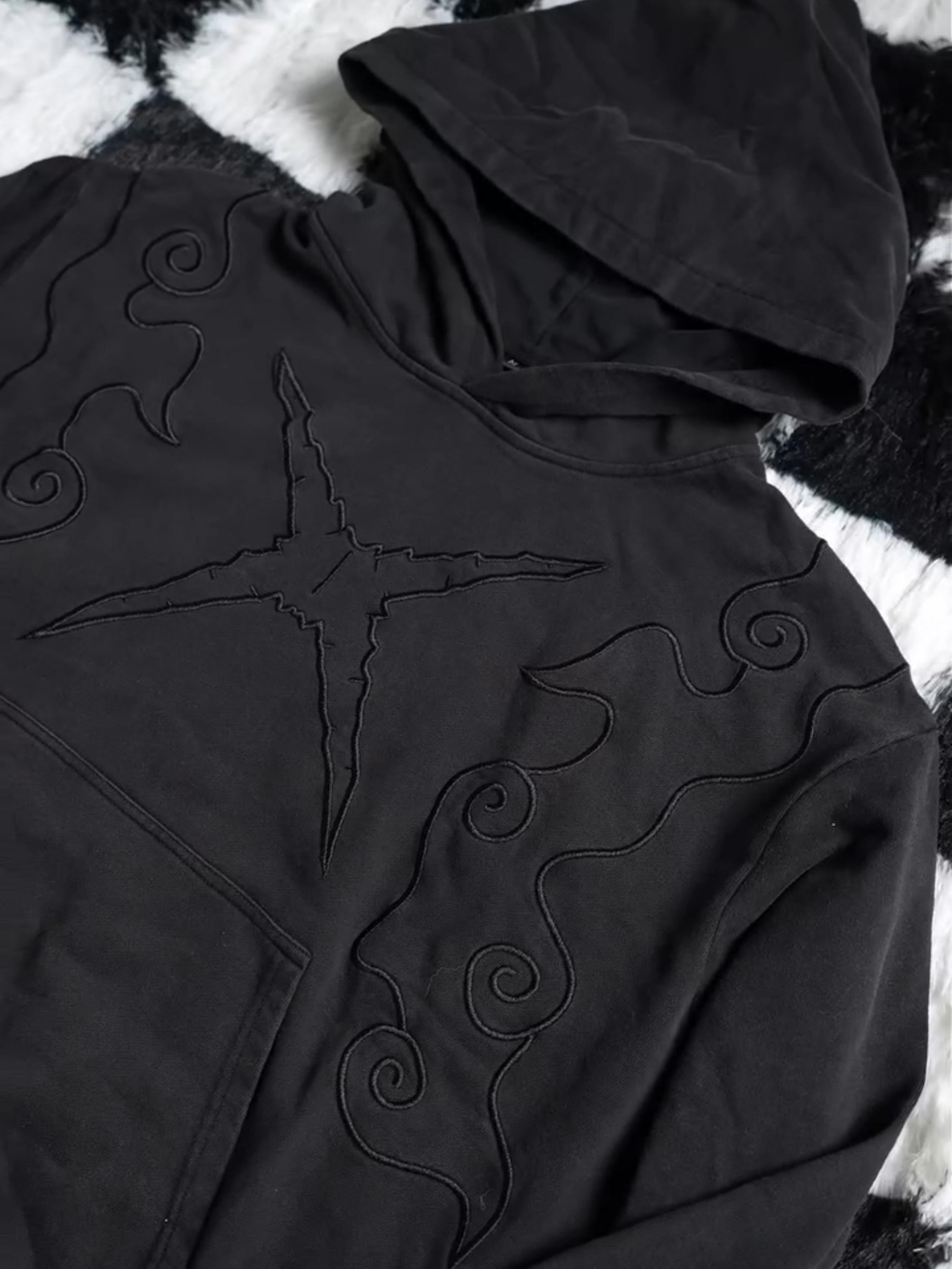 TONAL COIL HOODIE
