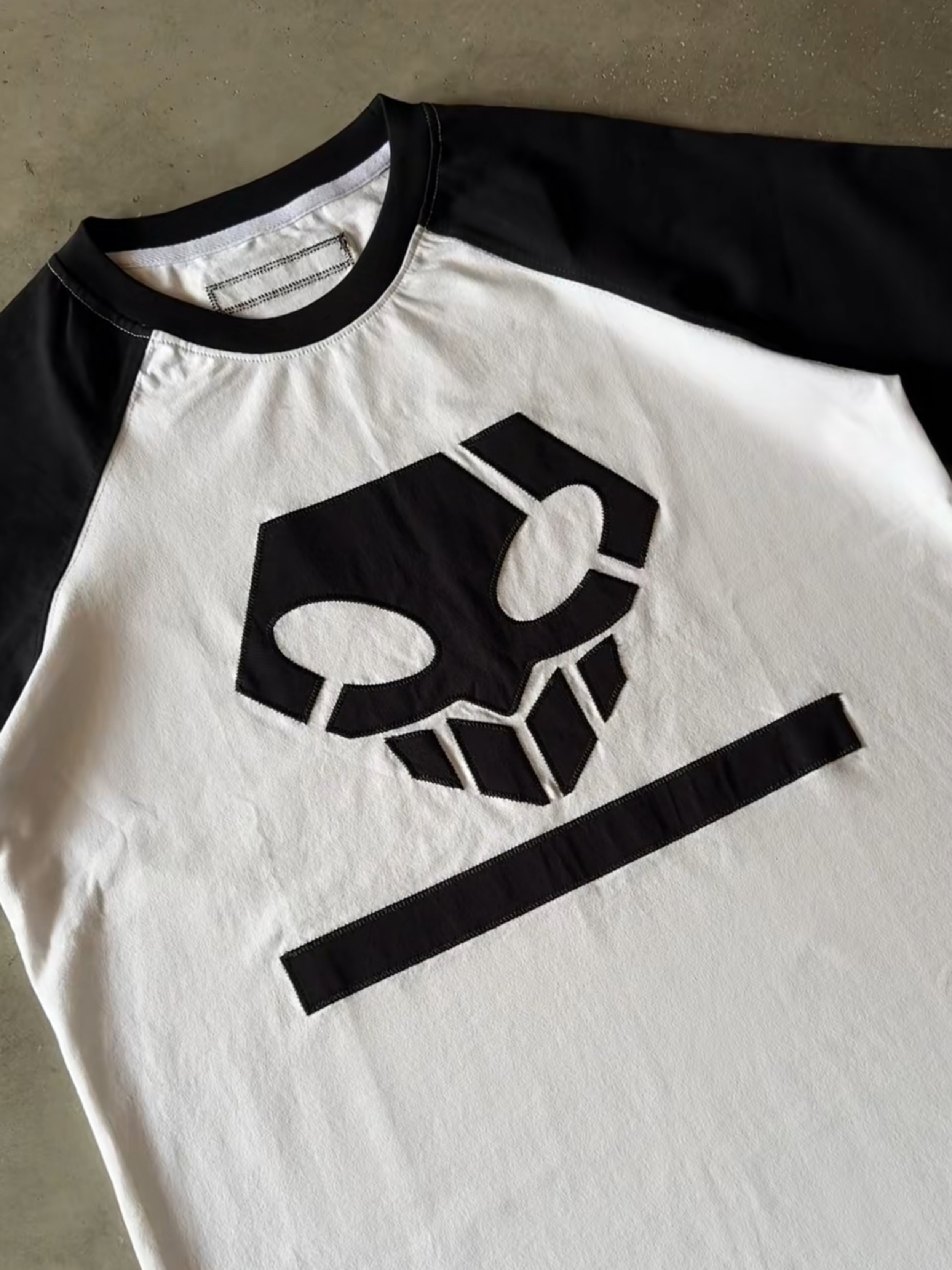 VACANT BAR TEE
