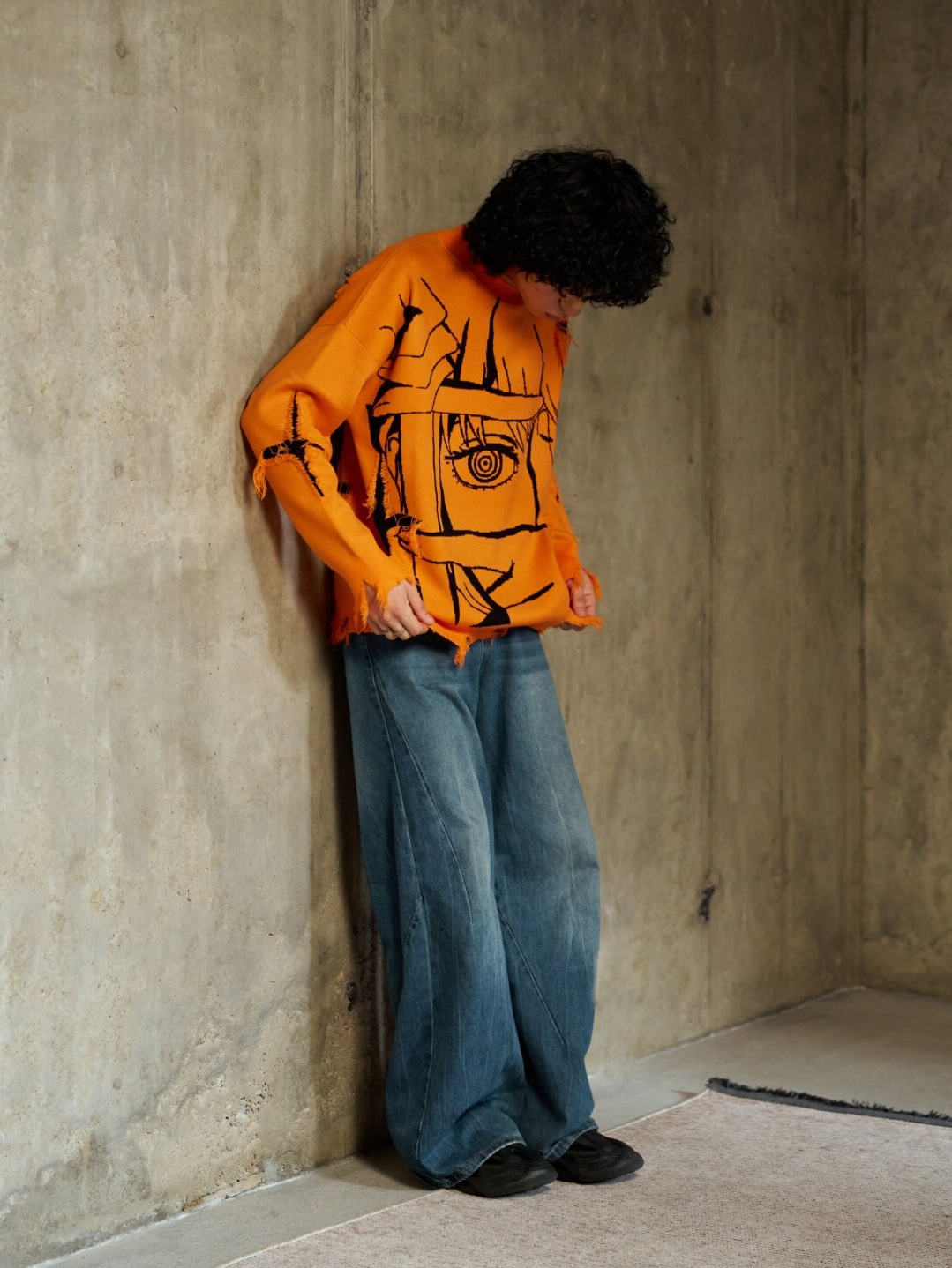 HYPNOTIC SPIRAL GAZE DISTRESSED KNIT