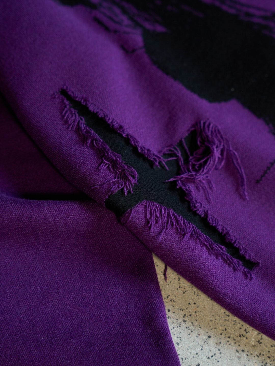 VIOLET DETONATION DISTRESSED KNIT