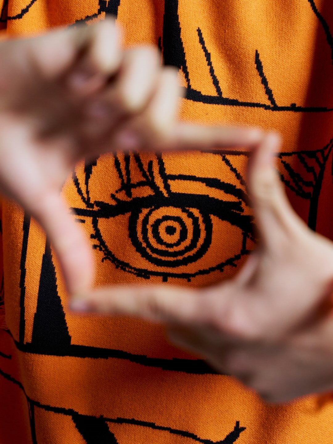 HYPNOTIC SPIRAL GAZE DISTRESSED KNIT