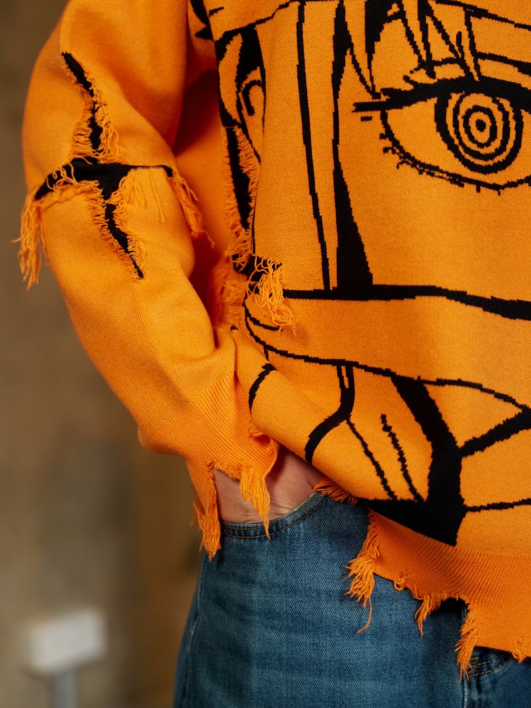 HYPNOTIC SPIRAL GAZE DISTRESSED KNIT