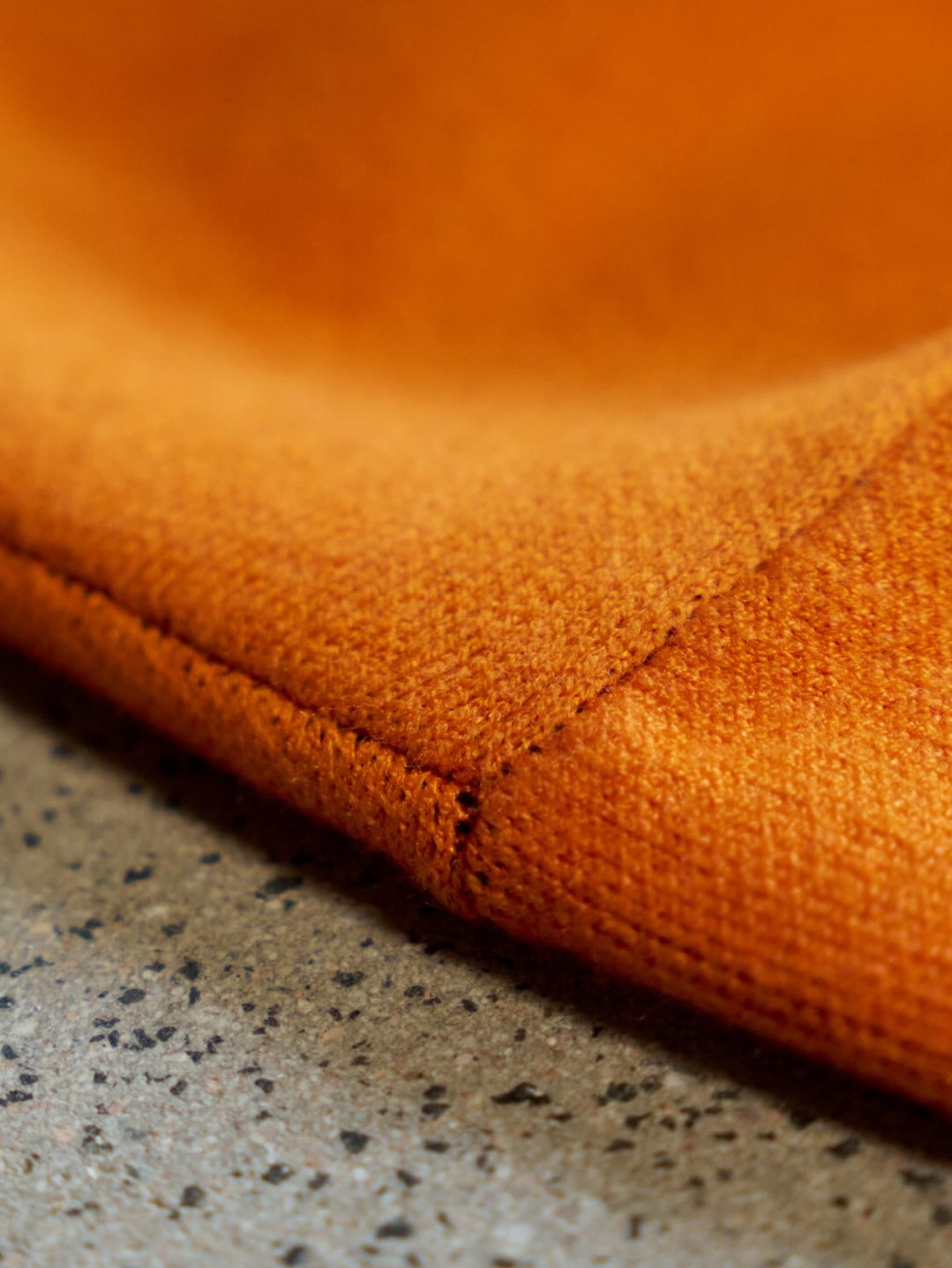 HYPNOTIC SPIRAL GAZE DISTRESSED KNIT