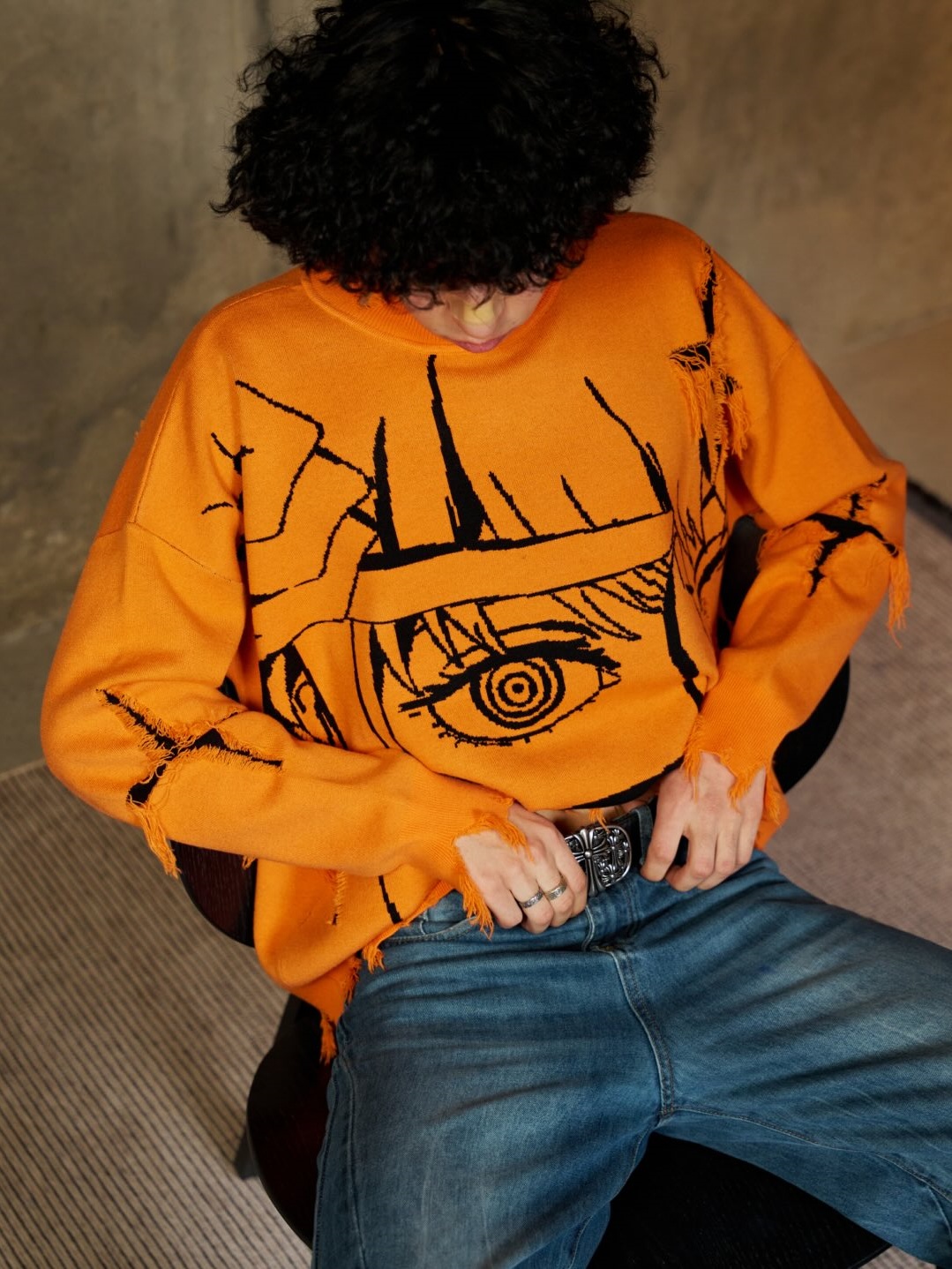 HYPNOTIC SPIRAL GAZE DISTRESSED KNIT